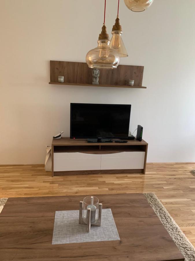 Lux Centro Palace Apartmani Čačak Kültér fotó