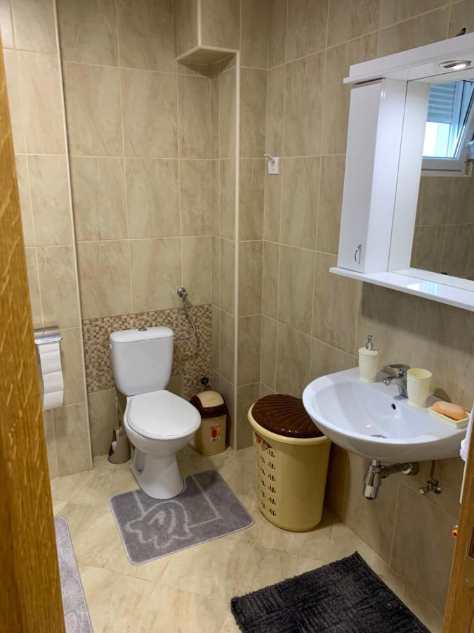 Lux Centro Palace Apartmani Čačak Kültér fotó