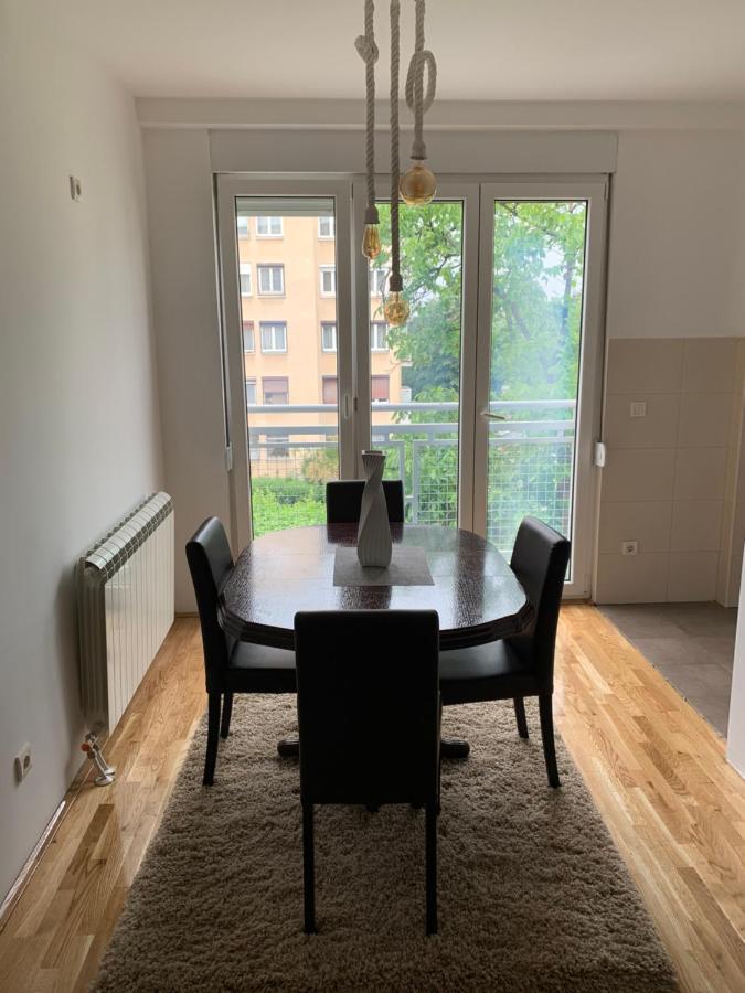 Lux Centro Palace Apartmani Čačak Kültér fotó