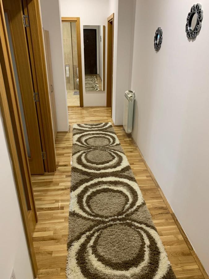 Lux Centro Palace Apartmani Čačak Kültér fotó