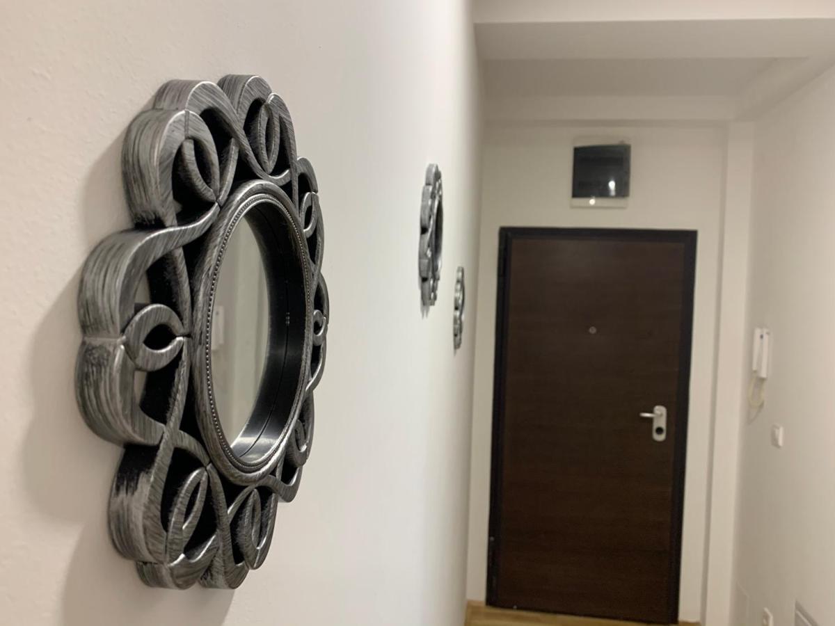 Lux Centro Palace Apartmani Čačak Kültér fotó