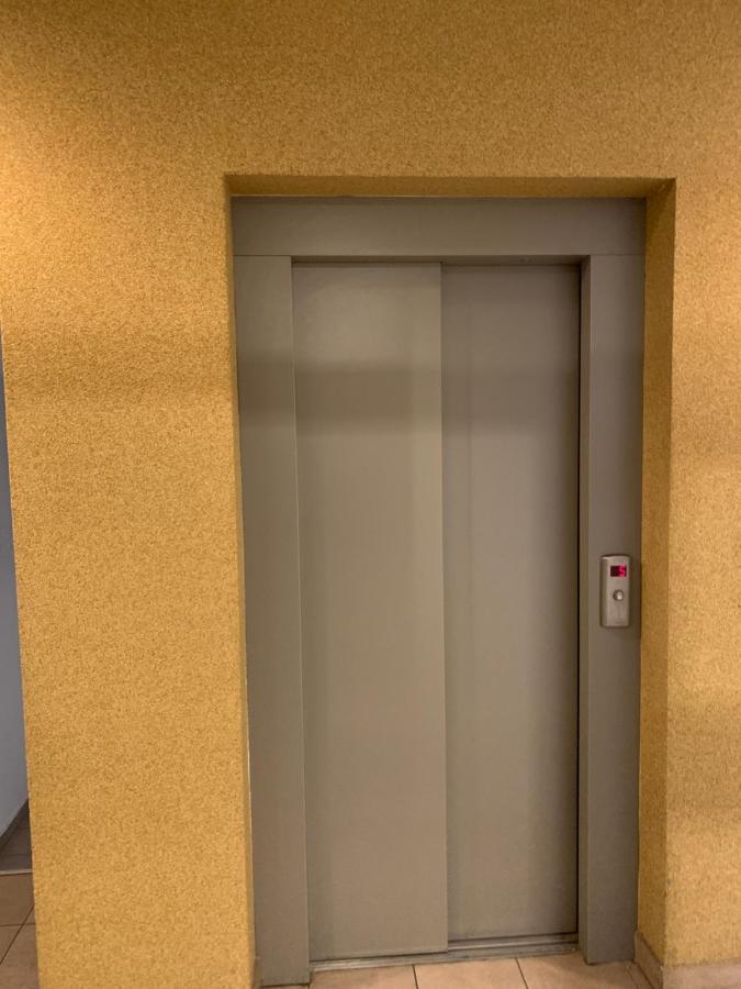 Lux Centro Palace Apartmani Čačak Kültér fotó
