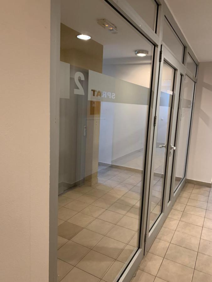 Lux Centro Palace Apartmani Čačak Kültér fotó