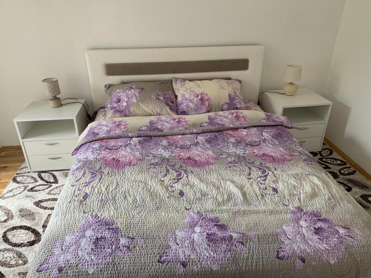 Lux Centro Palace Apartmani Čačak Kültér fotó